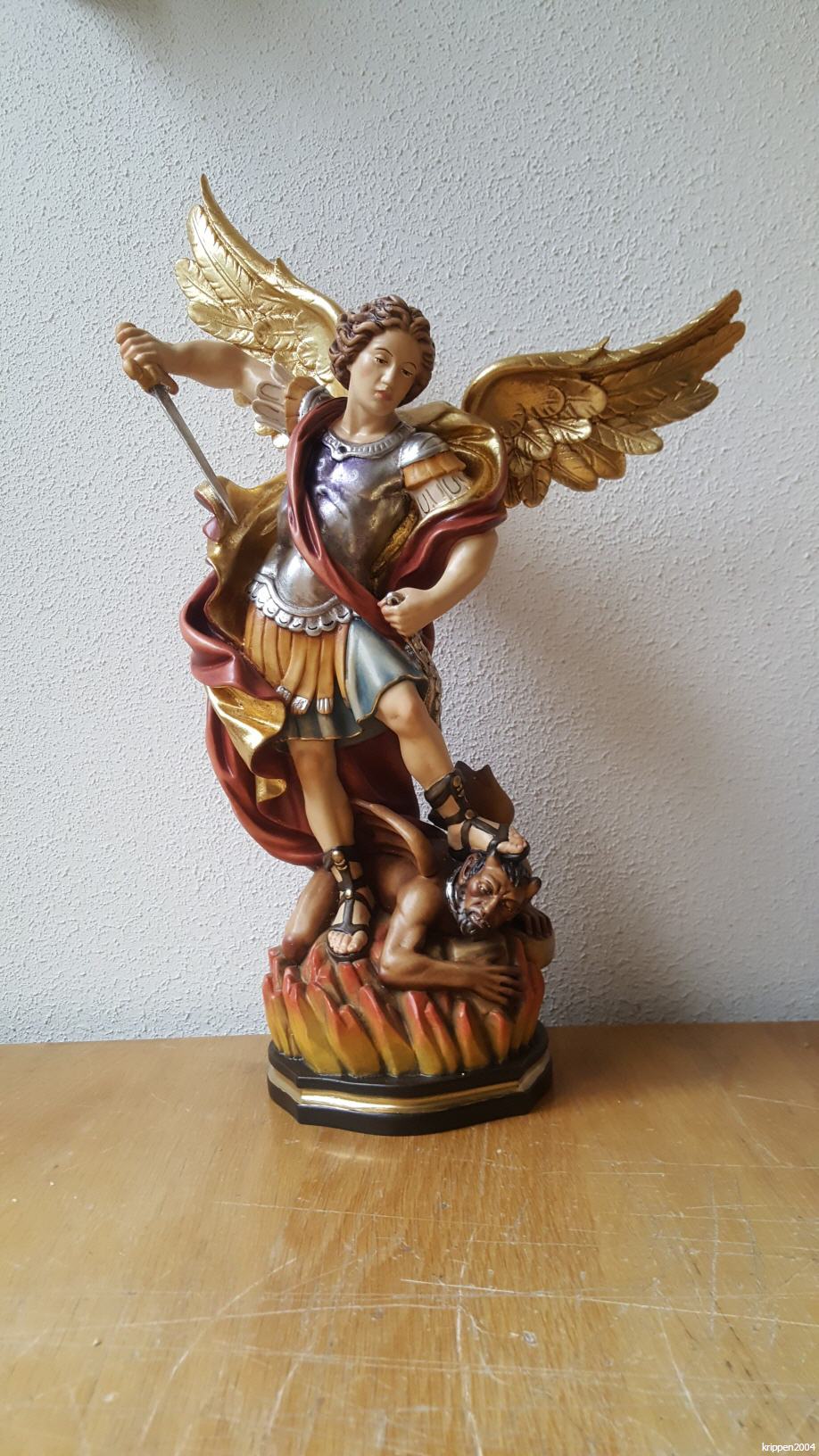 geschnitzter Erzengel Michael