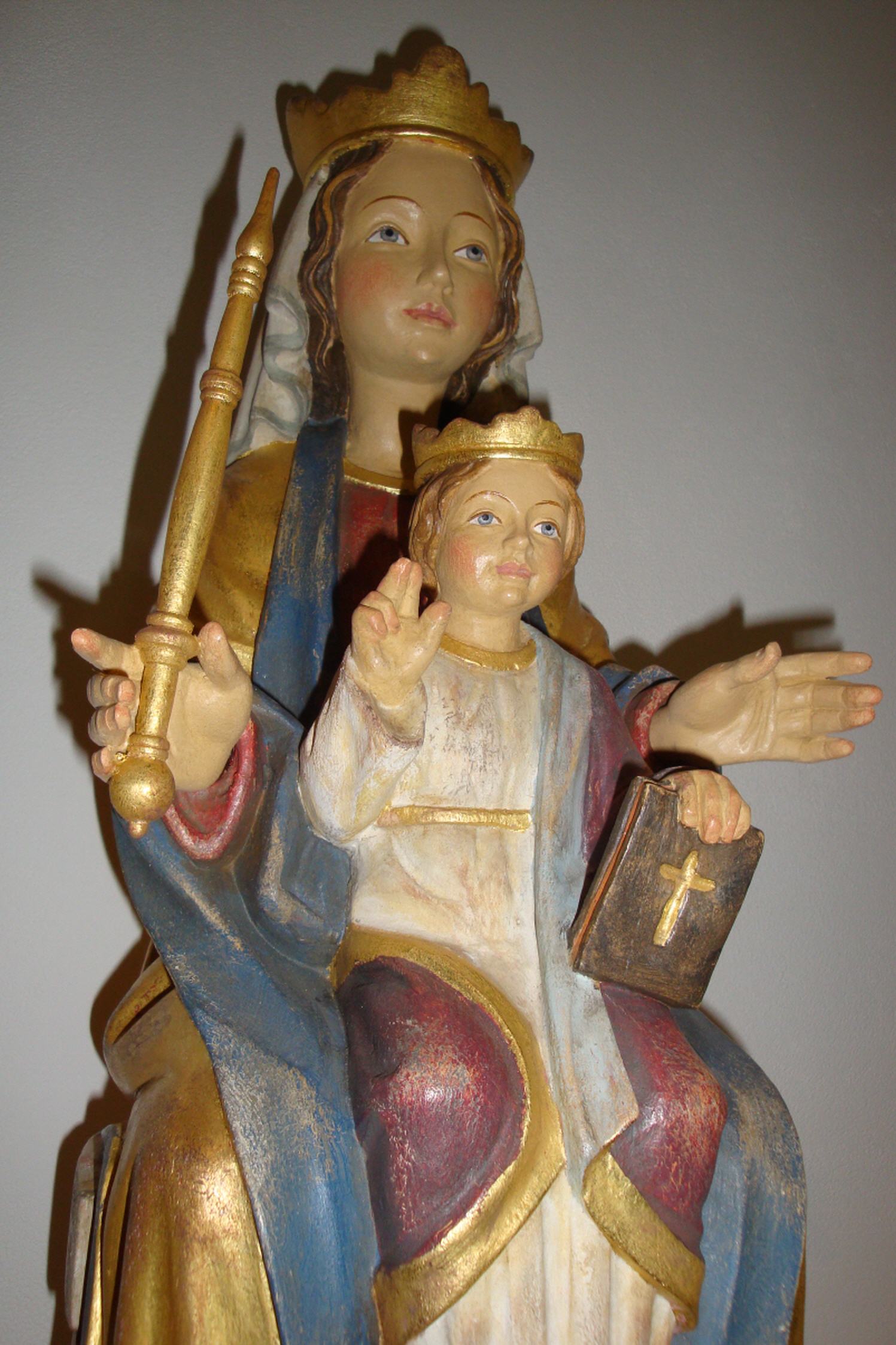 Madonna romanisch, Holzgeschnitzt