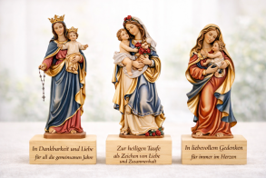 Madonna Holzfigur mit Kind auf Gravursockel mit individueller Gravur – religiöse Geschenkidee