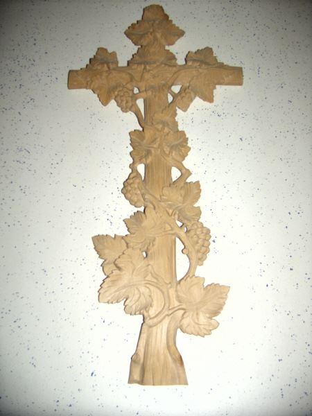Rebenkreuz-handgeschnitzt - Lindenholz
