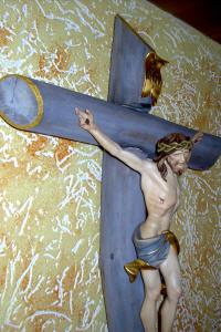 Kreuz aus Rundstammholz